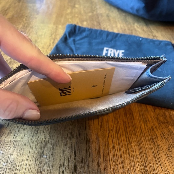 Brand New Frye Carbon Melissa Snap Leather Wallet - Picture 3 of 4